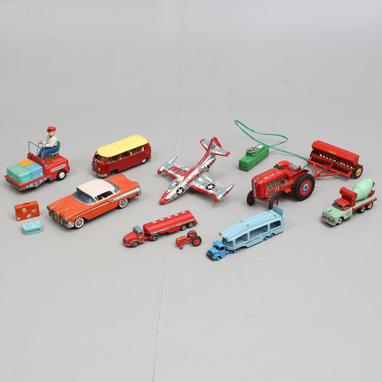 LEKSAKSBILAR, 10 delar, plåt.