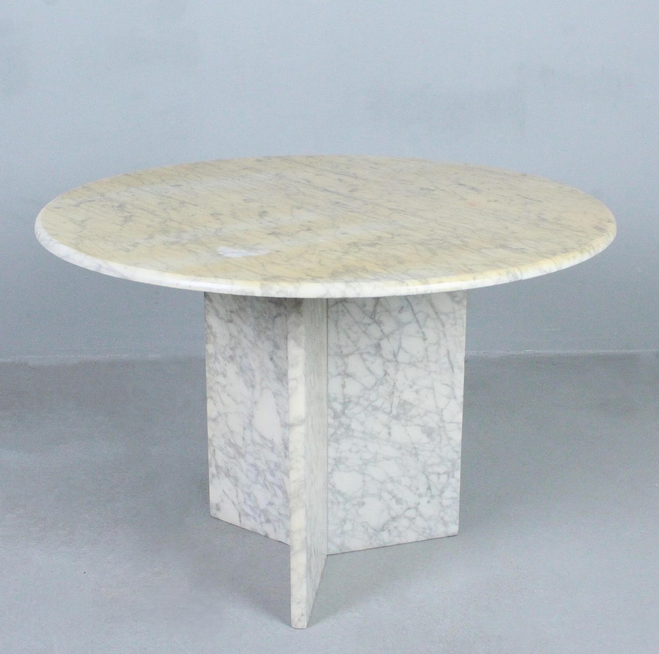 Marble dining table, Italy, 1970s.