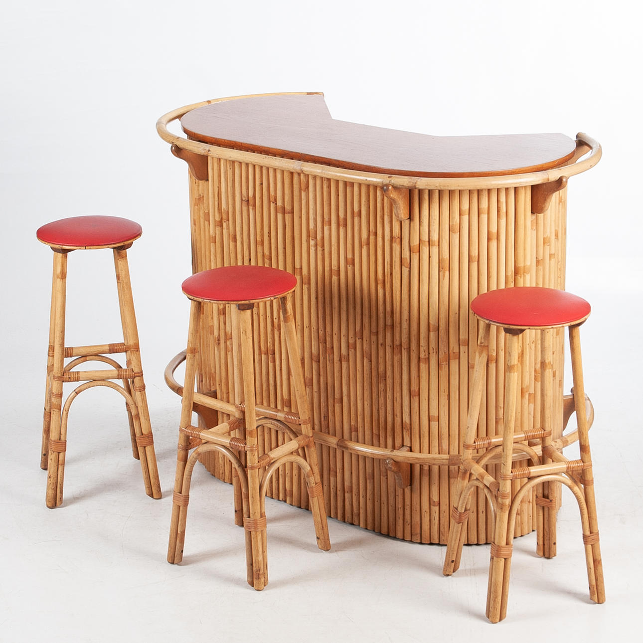 A BAR COUNTER AND BAR STOOLS, Bamboo, 50s.