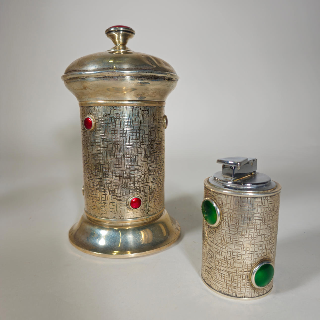 ART DECO SMOKING SET IN SILVER.