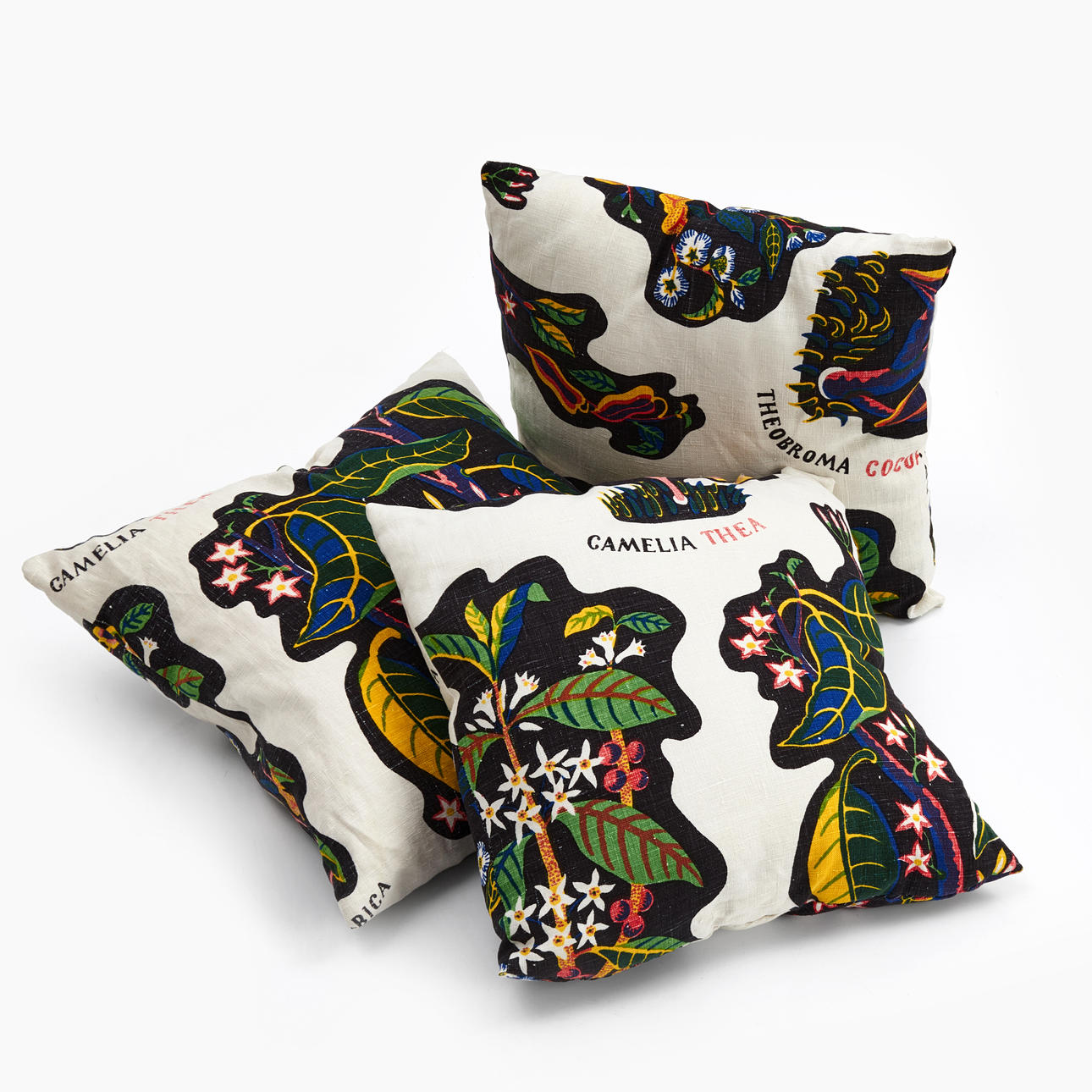 PRYDNADSKUDDAR, 3 st, Svenskt Tenn.