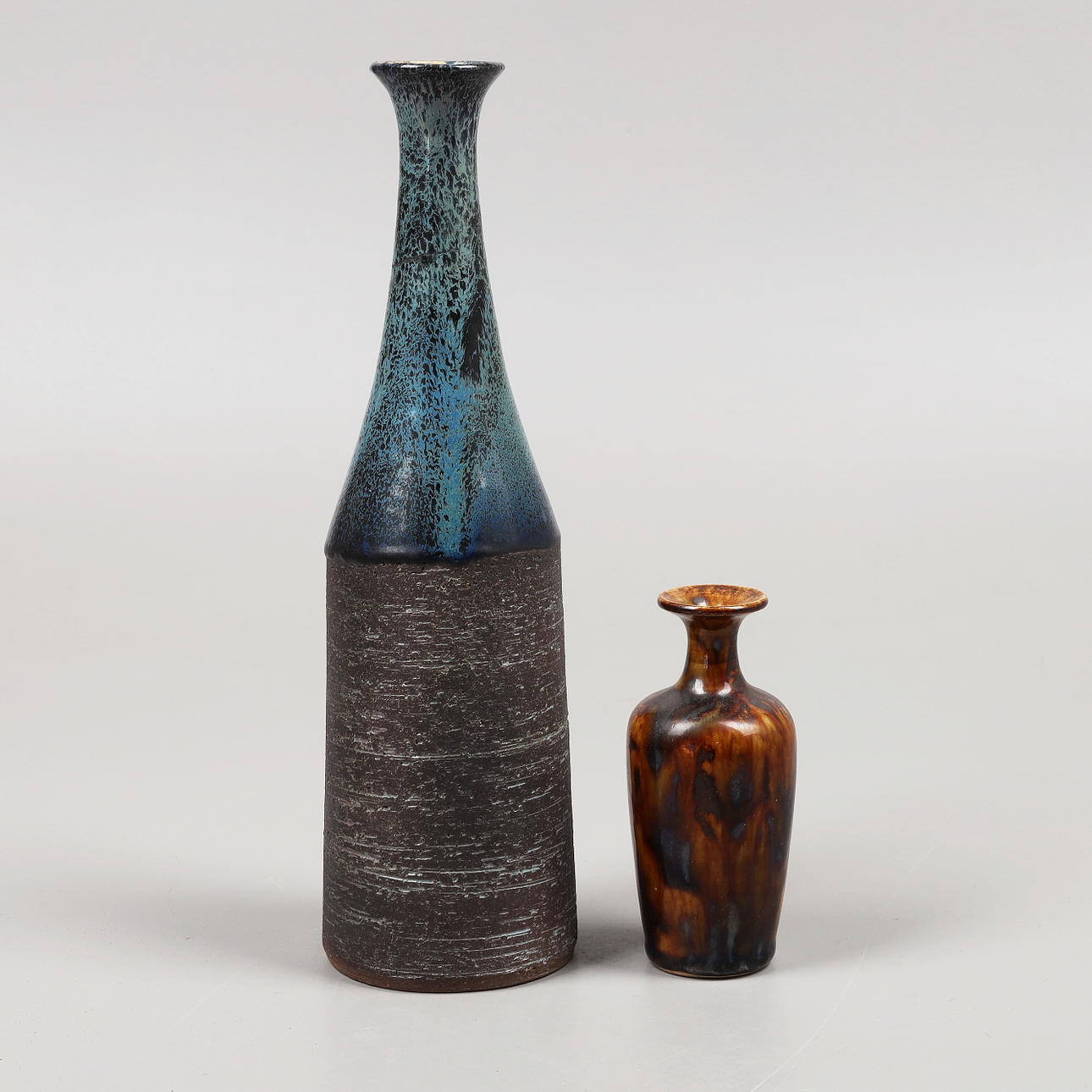 SVEN HOFVERBERG. A set of 2 vases, glazed stoneware, stamp signed