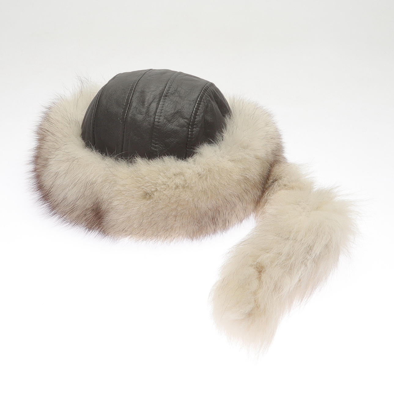 MÖSSA, skinn/rävpäls.