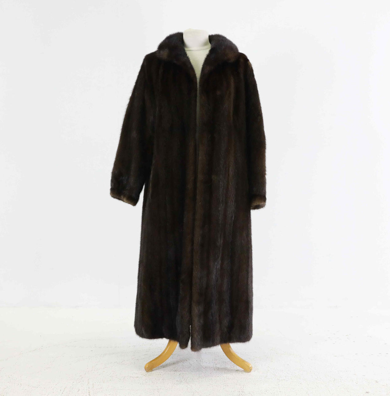 MINKPÄLS, dam, Sagamink, 1900-tal.