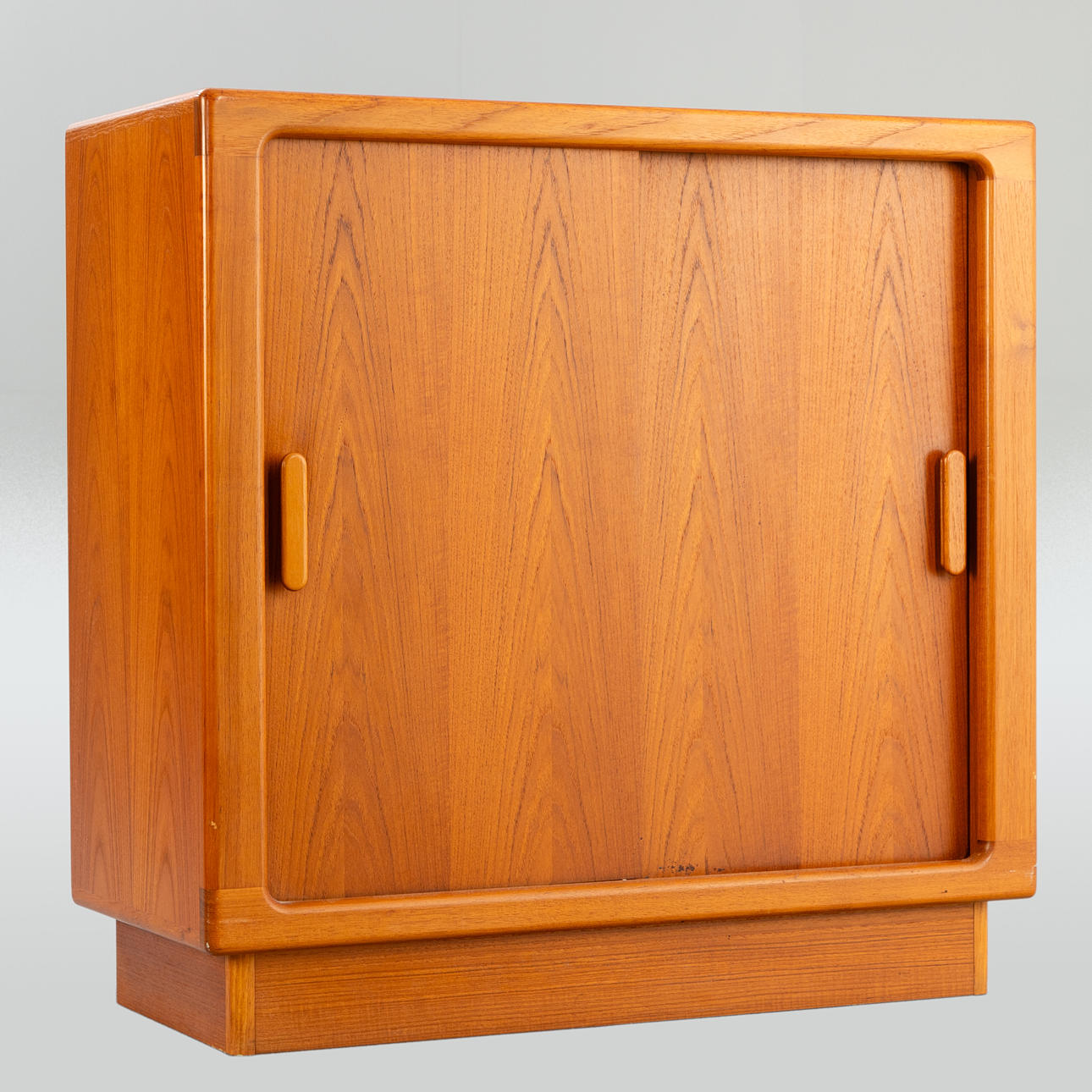 Silkeborg, skohylla i teak, Danmark.