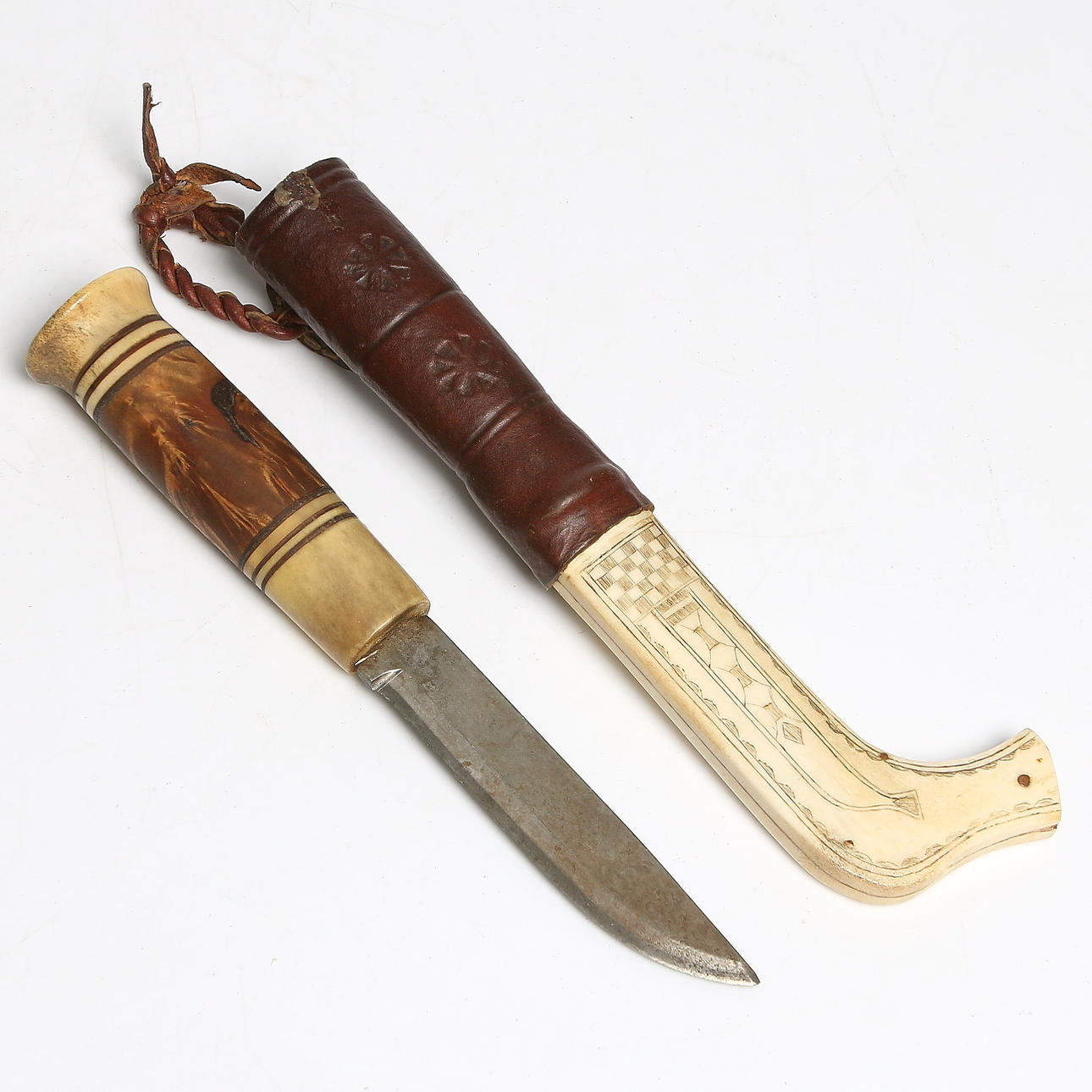 SAMEKNIV, horn och läder, nordsamisk, signerad "E.S", 1900-tal.