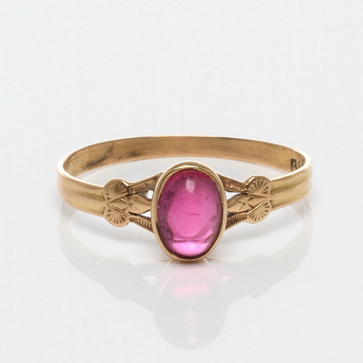 RING, 18k guld med röd sten, GD&Co Malmö 1903.