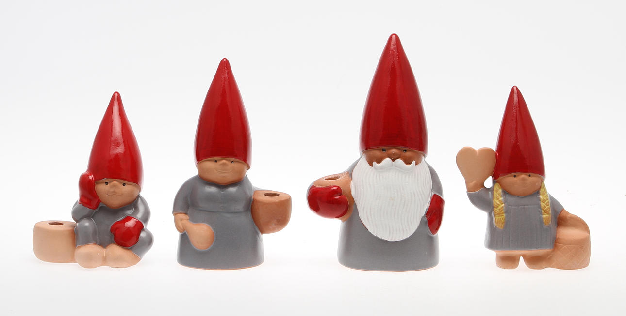 LISA LARSON. TOMTAR, Mor -Far och 2 barn. 4st, keramik.