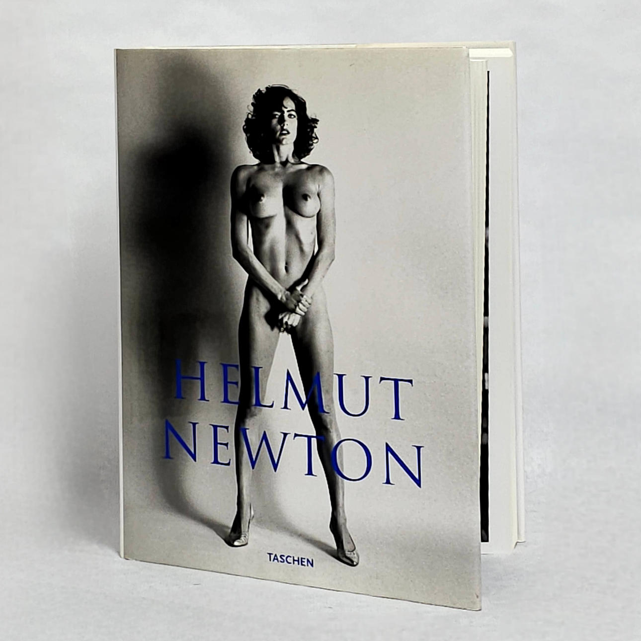 Buch „Helmut Newton“ von Taschen. Illustriert.