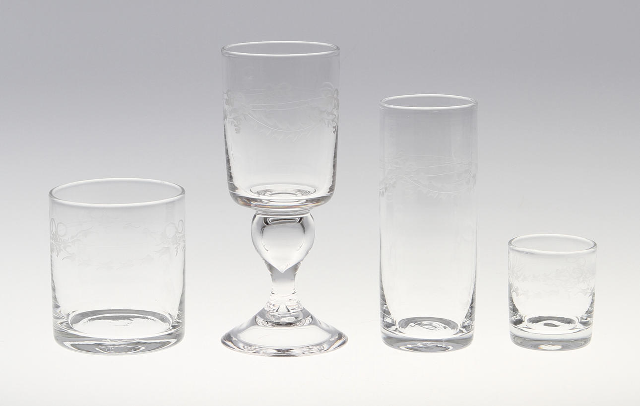 GLASSERVISDELAR, 23 delar, "Antik", Reijmyre.