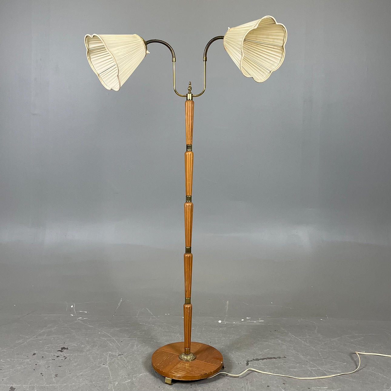 Eine Stehleuchte aus den 1940er/50er Jahren.