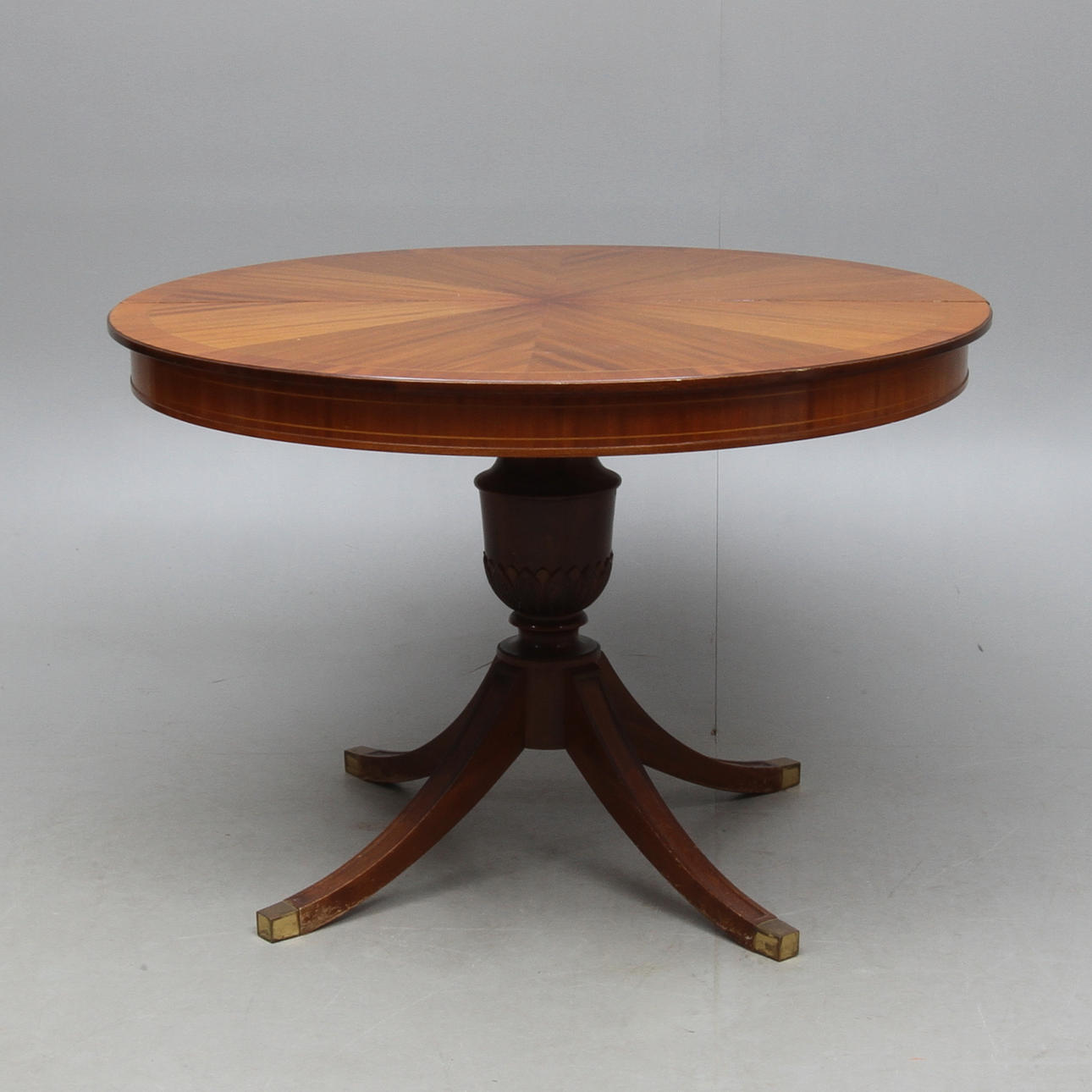 MATSALSBORD, engelsk stil, Förenade Möbelfarbrikerna Lindköping, 1900-talets andra hälft.