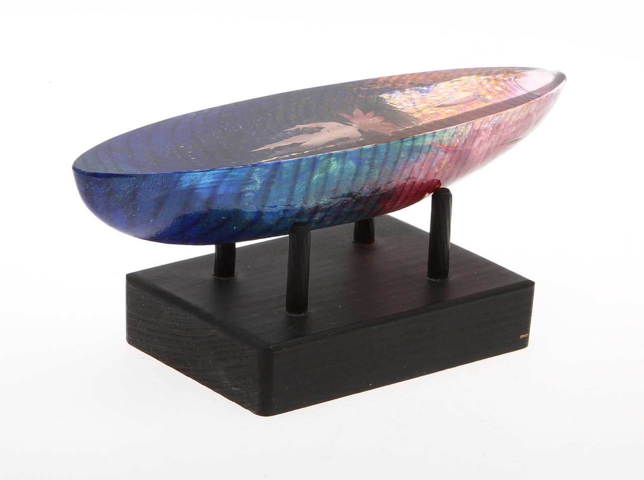 BERTIL VALLIEN. Skulptur i konstglas, båt med figur, sign.