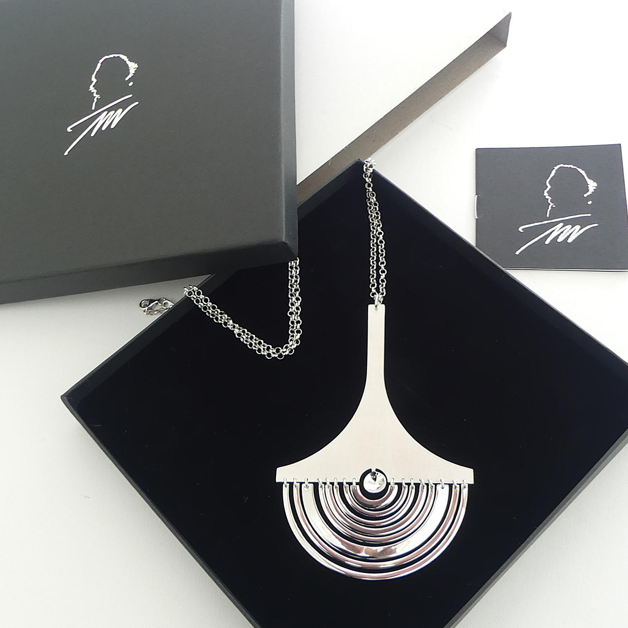 TAPIO WIRKKALA. Halskæde, sterlingsølv, „Half Moon/Moonsickle“.