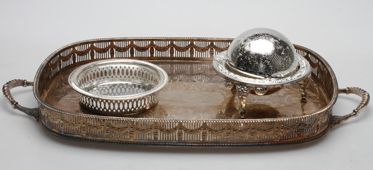 NYSILVERFÖREMÅL, 3 delar, England, 1900-tal.