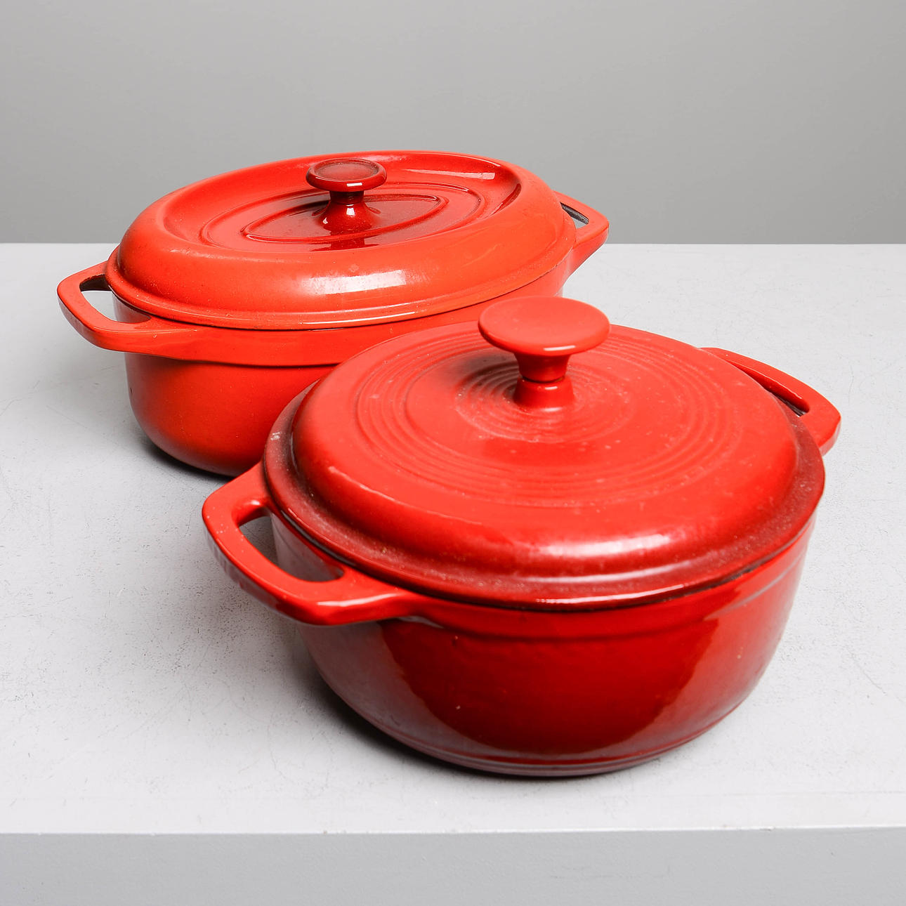 GRYDERETTER, 2 stk, støbejern.