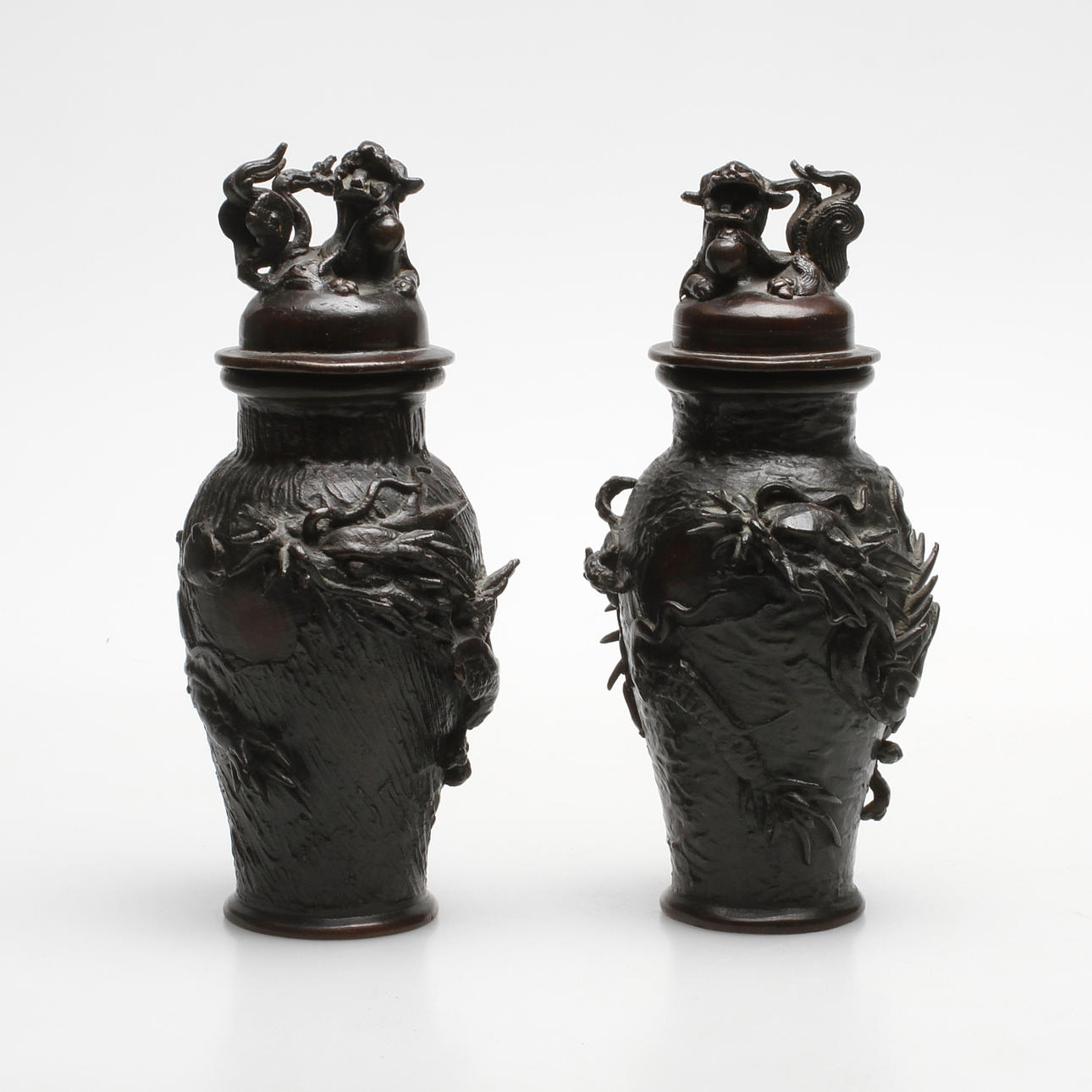 URNOR, ett par, Brons, Japan, Meiji, (1868-1912).