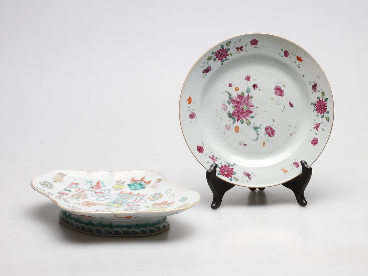 FAT samt SKÅLFAT på FOT, porslin, Kina, 1800-tal.