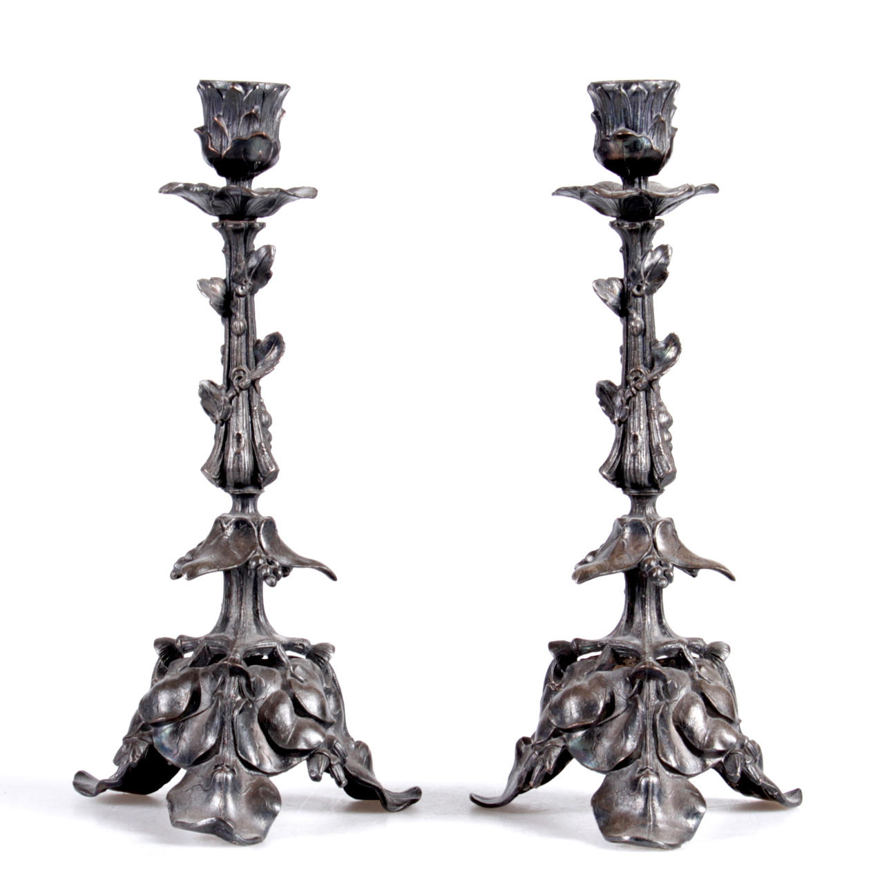 LJUSSTAKAR, ett par, patinerad metall, 1900-talets första hälft.