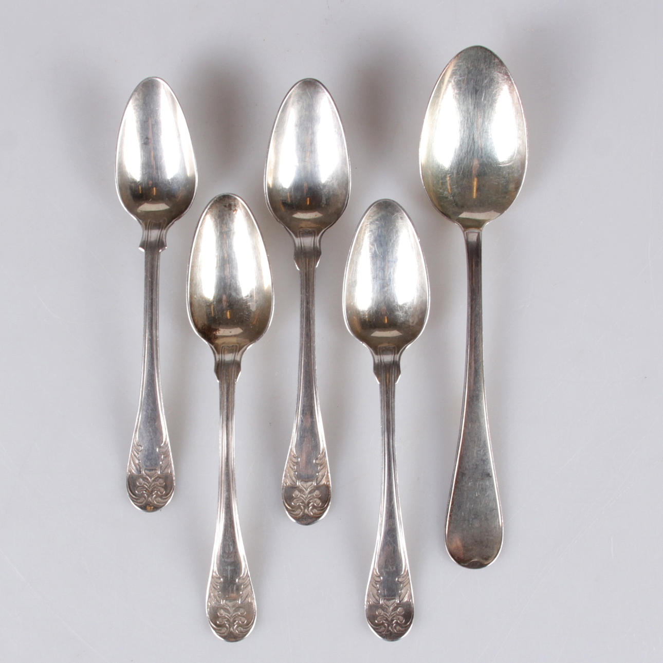 SKEDAR, 5 st. Silver, "Gammelfransk", samt "Svensk rund", 1869 samt 1900-tal.