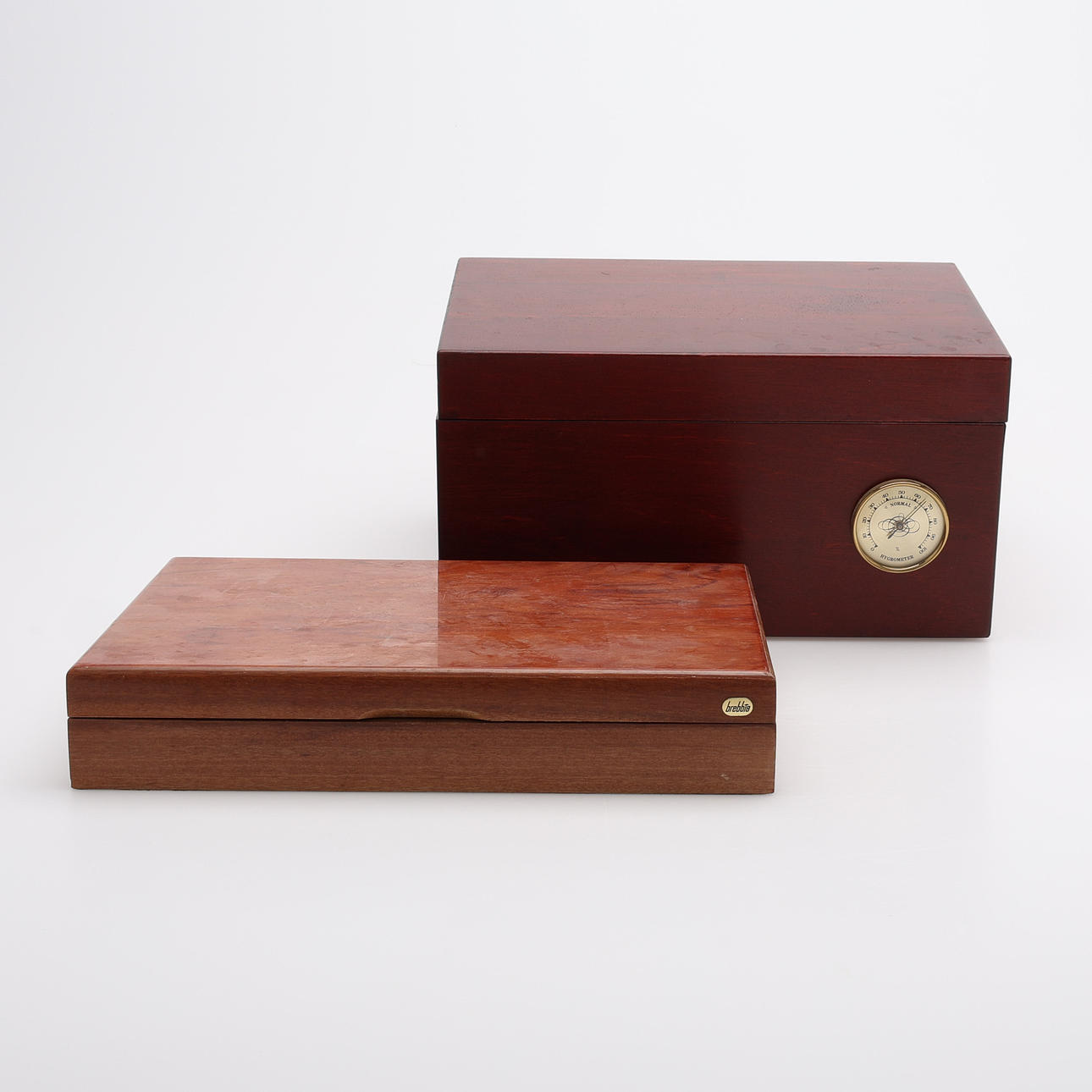 HUMIDOR OG CIGARKASSE, MED HYGROMETER.