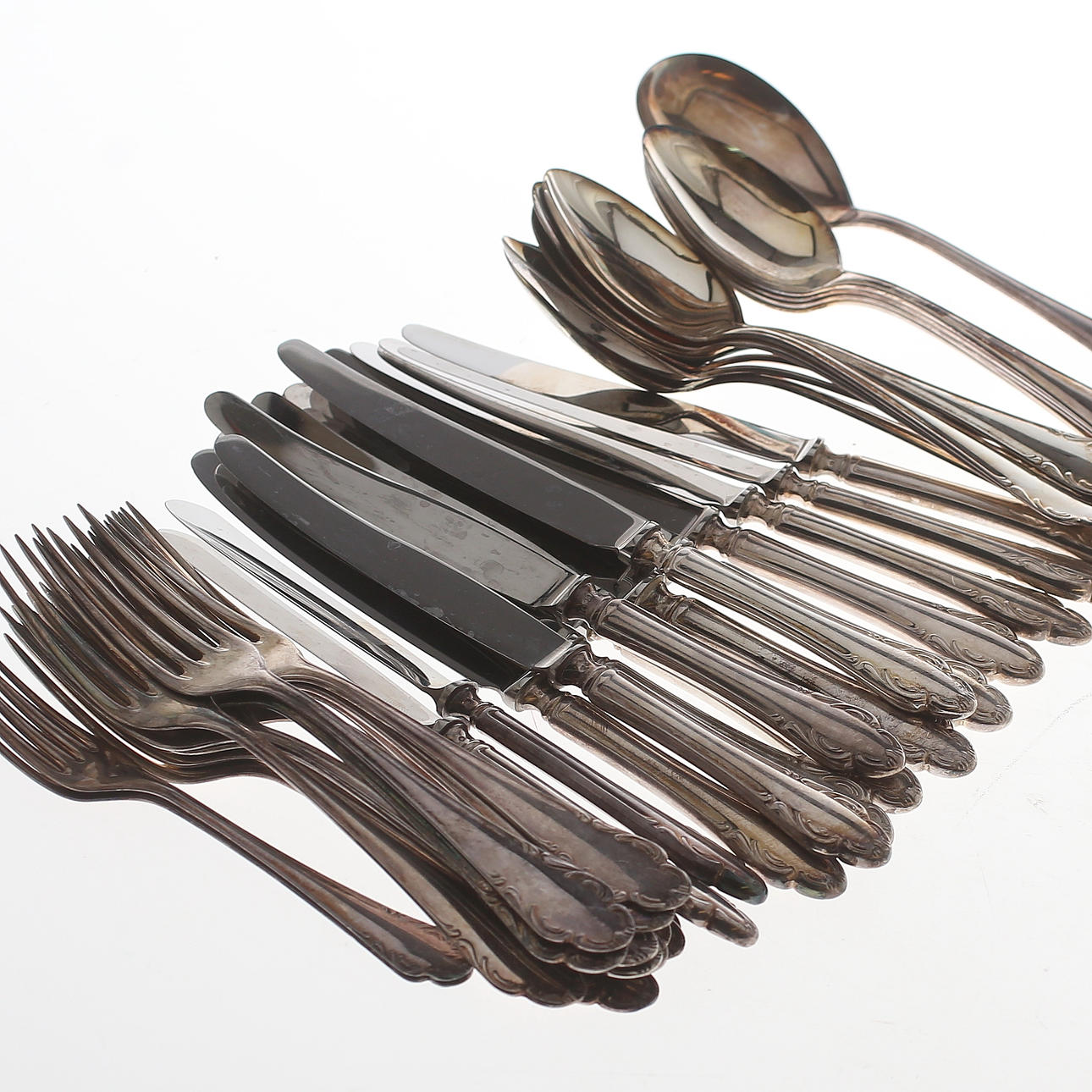 BESTICK, silver, 41 delar, modell "Haga", JLH samt MEMA, 1900-talets senare hälft, totalvikt 1828 gram.