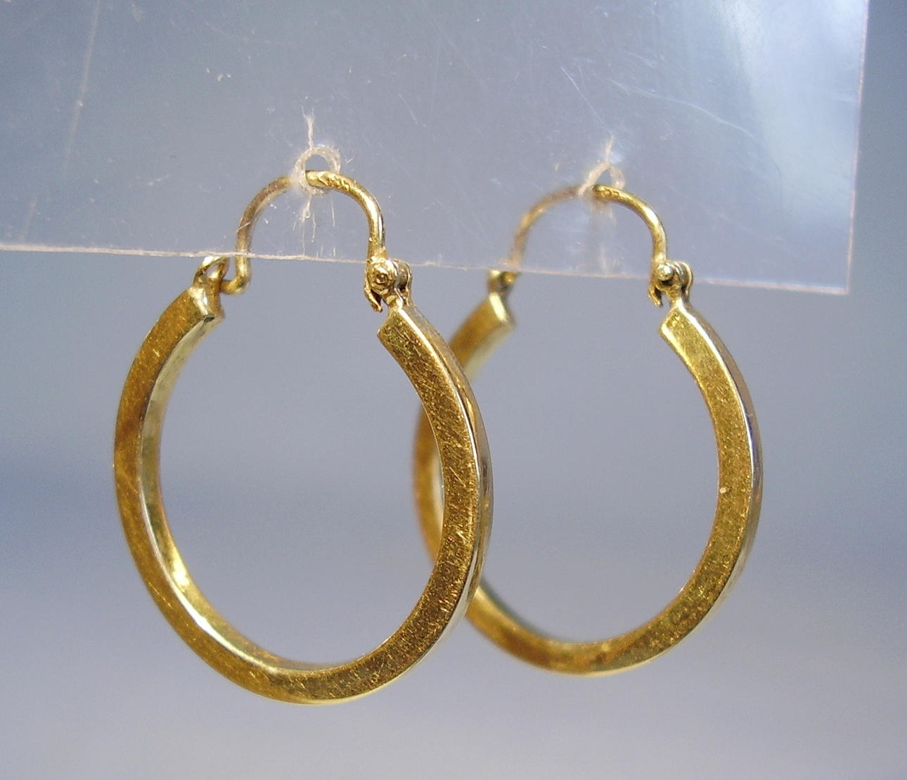 GYLLENE ÖRHÄNGEN GULT GULD 585.