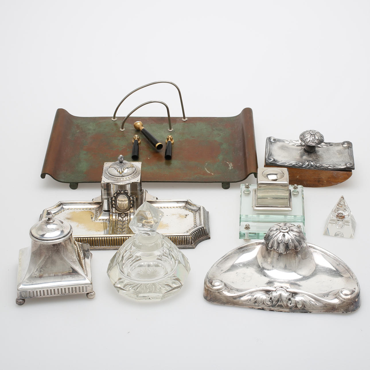 SKRIVSTÄLL, BLÄCKHORN, 8 delar, nysilver, brons.