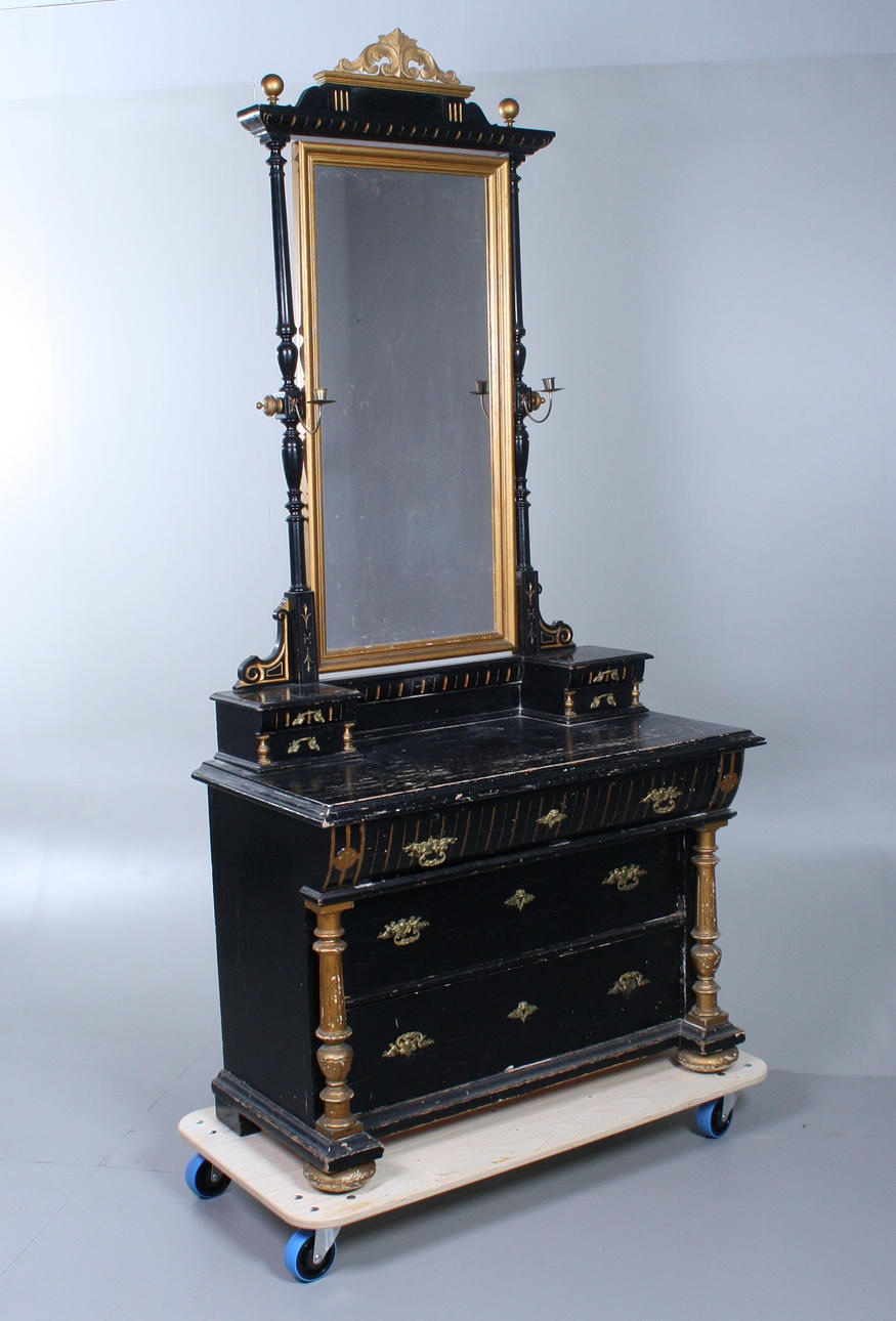 SPEGELBYRÅ, Nyrenässans, 1800-andra hälft.