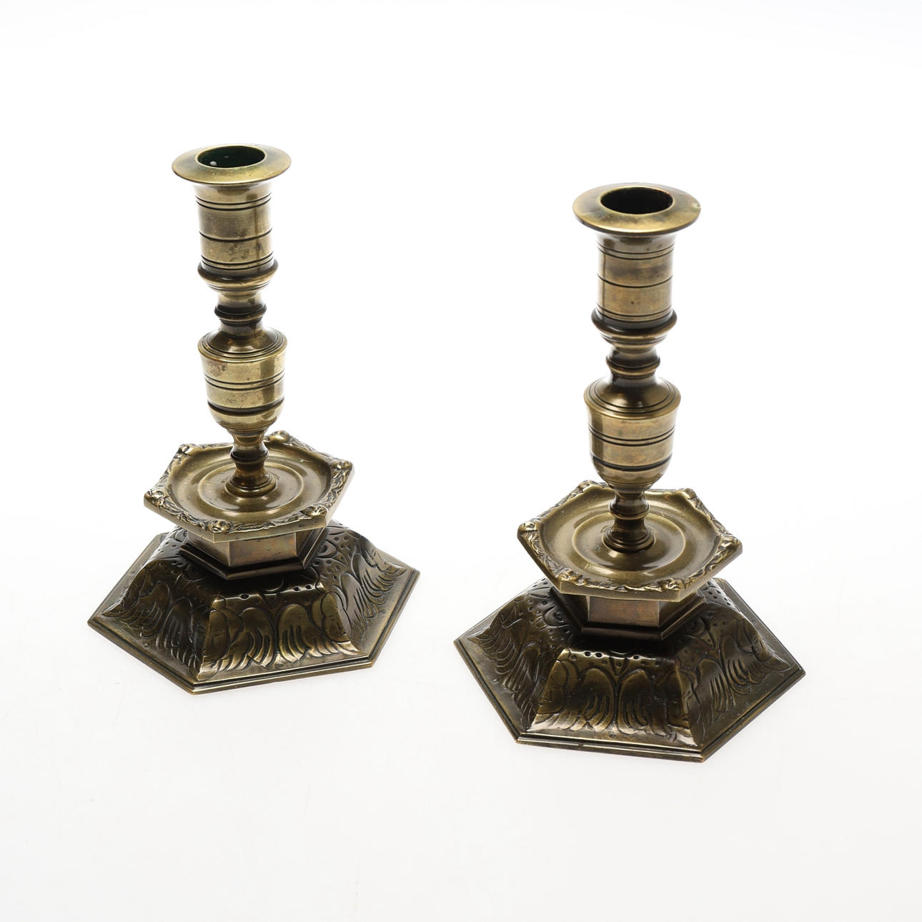 LJUSSTAKAR. 2 st, Ystad metall.