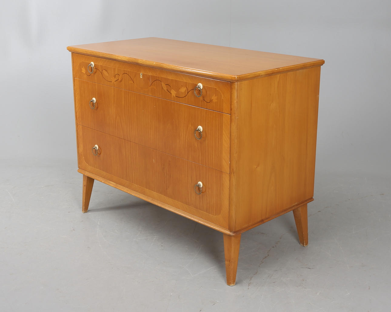 BYRÅ, björk med intarsia, 1930/40-tal.