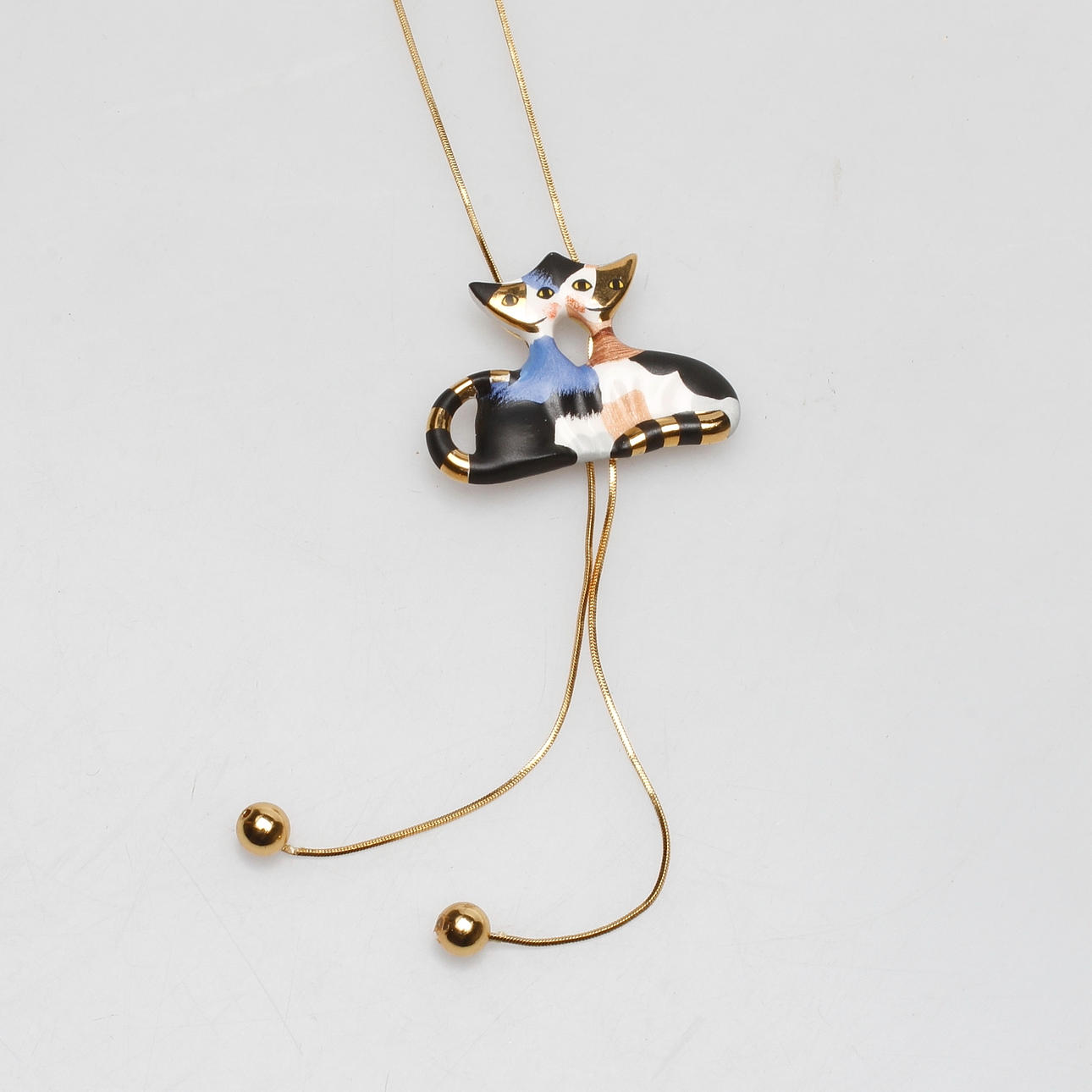 HALSBAND, gulmetall och porslin, Rosina Wachtmeister, Goebel, Tyskland.