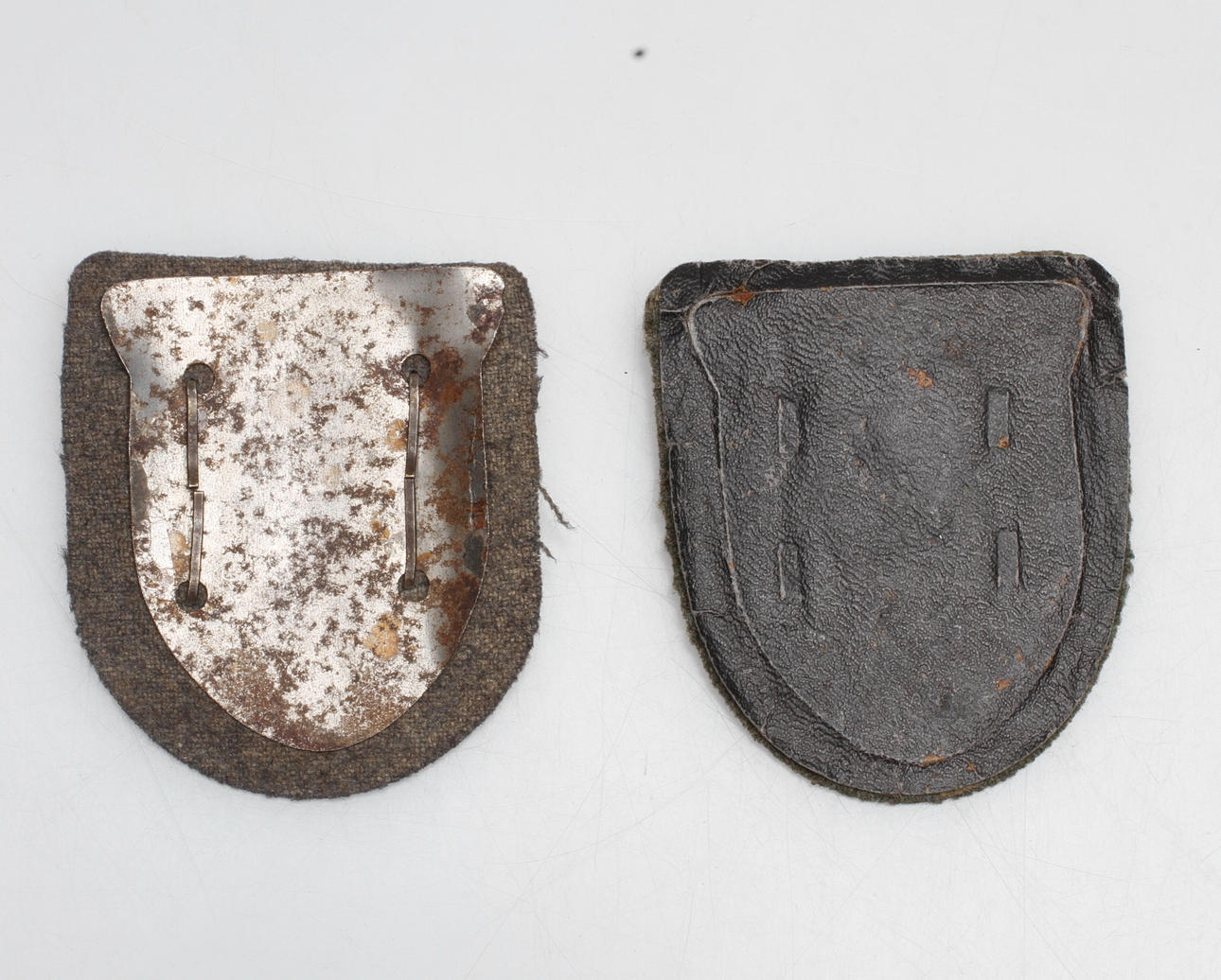 MÄRKEN, 2 st, 1941-1942 Krim samt 1943 Kuban Lagunen Krymskaya, Tyskland.