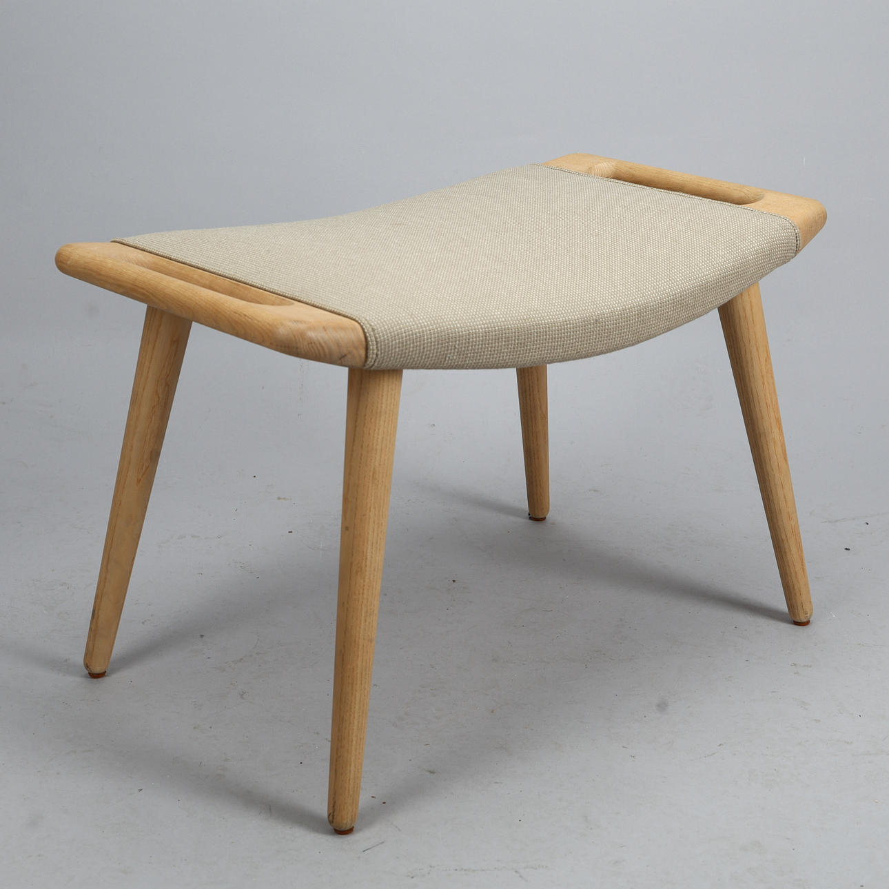 HANS J WEGNER. Fodstol/skammel, PP120/AP29, moderne, Danmark.