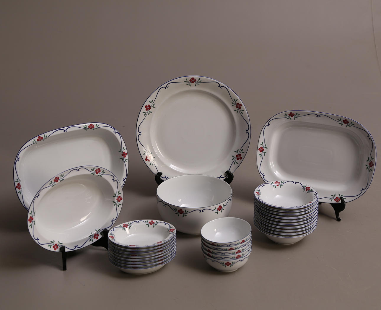 PIA RÖNNDAHL. MATSERVISDELAR, 28 delar, porslin, Sundborn - Rörstrand, sekelskifte 19-/2000-talet.