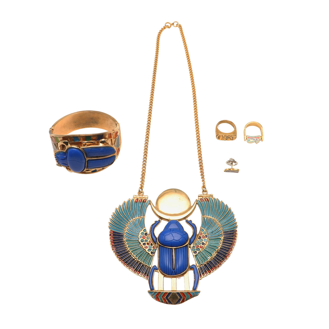 A TUTANKHAMUN SCARAB NECKLACE AND CUFF.