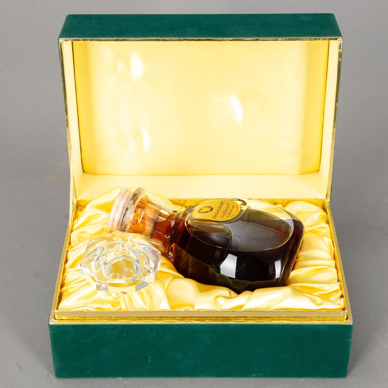 COURVOISIER S.A.S. Salignac cognac, Napoleon in jewelry box