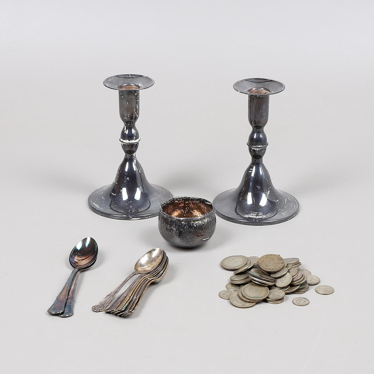 SILVERFÖREMÅL, MYNT, vikt 629 gram.