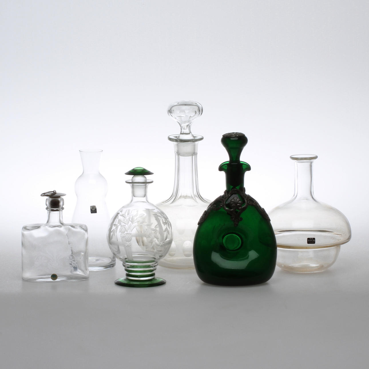 KARAFFER, 6 st, glas, bland annat Bergdala, Ekenäs, 1900-tal.