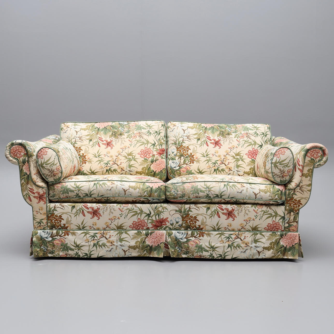 SOFFA, 2-sits, blommigt tyg, sent 1900-tal.