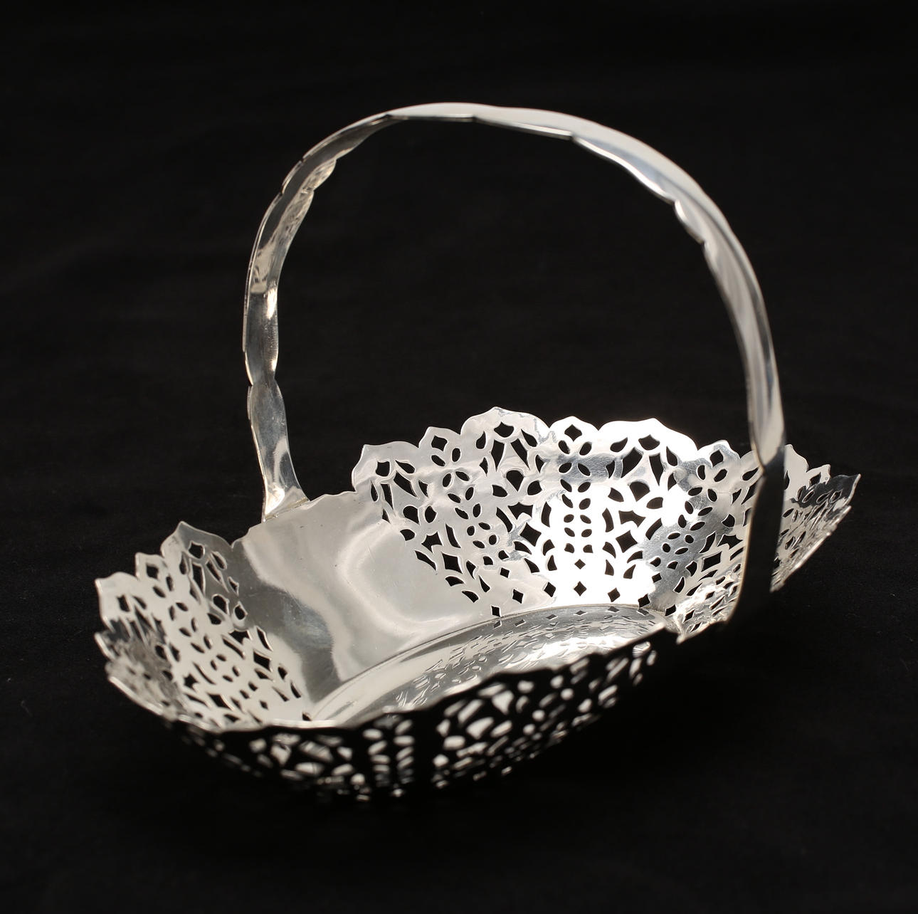 HÄNKELSKÅL, Silver.