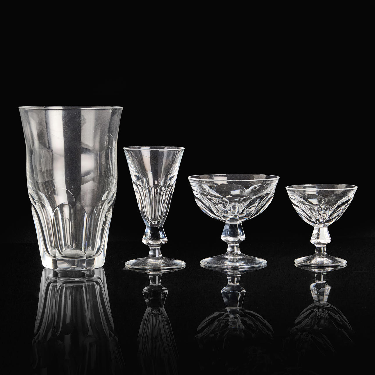 ELIS BERGH. Glasservis ,"Bergh", Kosta.