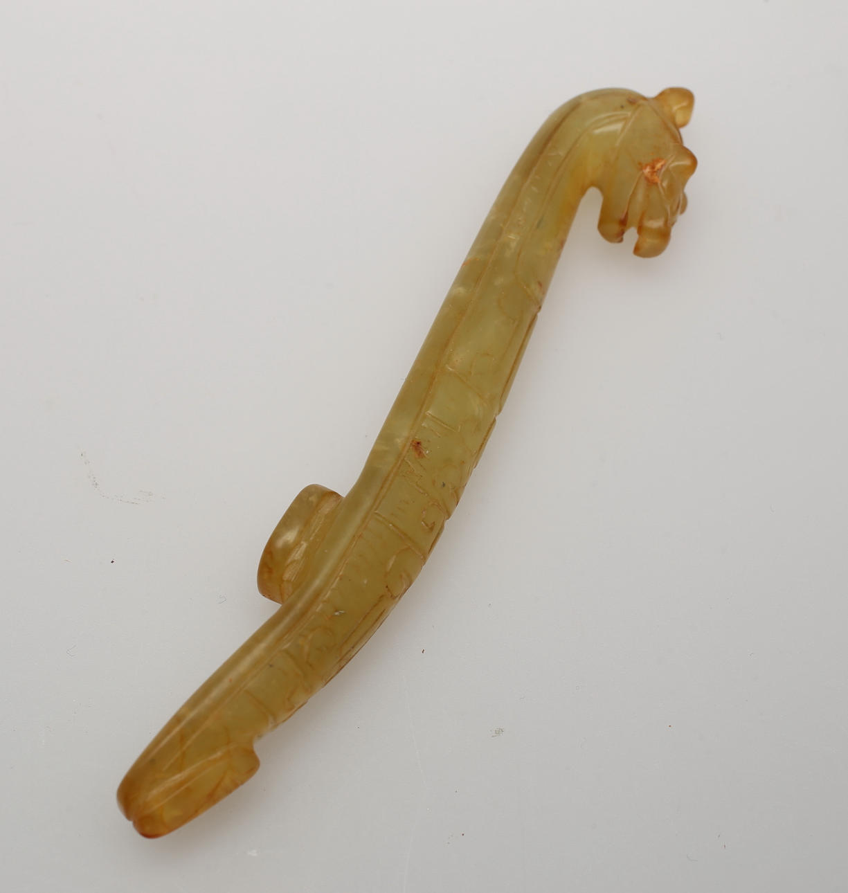 BÄLTESSPÄNNE, rikt skuren med drake, Jade.