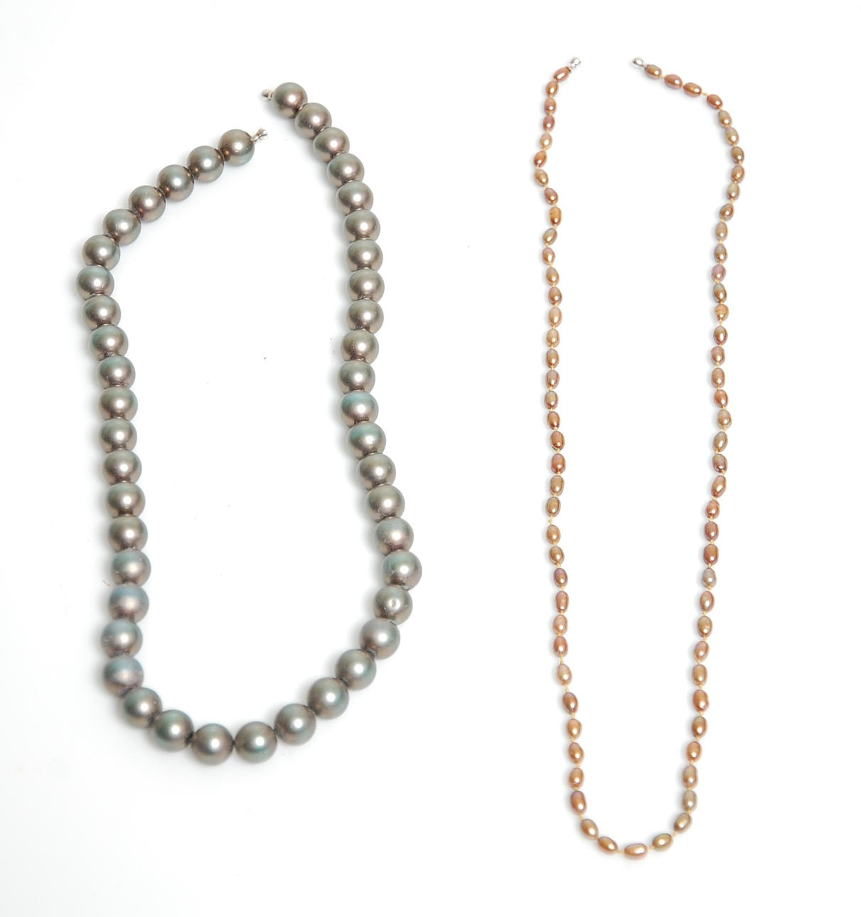 COLLIER, 2 delar snäckskal, syntetiskt, Ole Lynggaard.