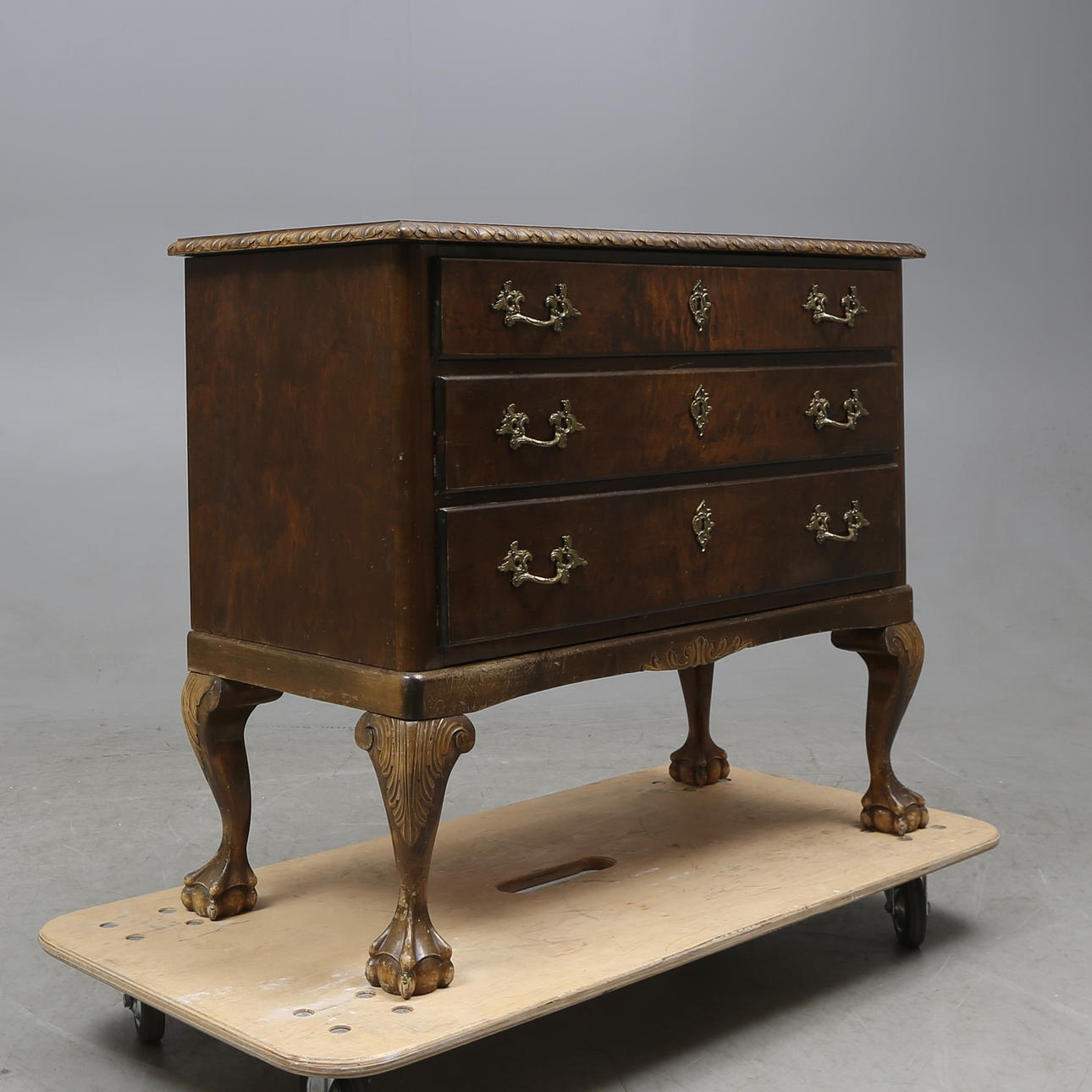 BYRÅ, Chippendale-stil, 1900-talets första hälft.