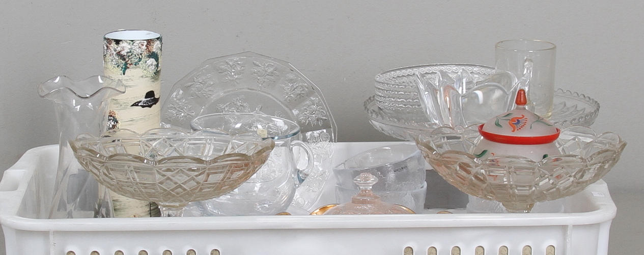 GLASFÖREMÅL, ca 20 delar, 1900-tal.