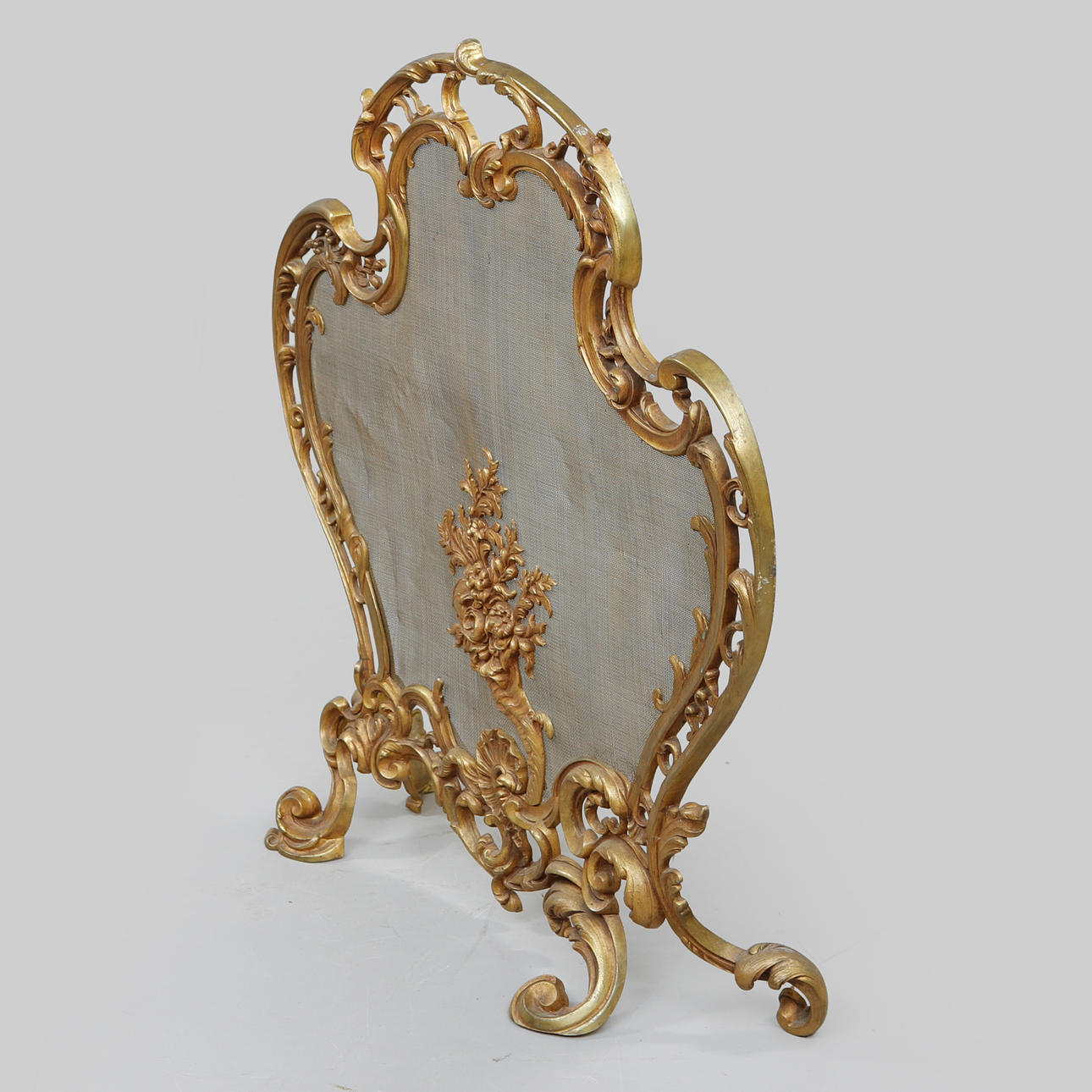 GNISTSKYDD, mässing, rokokostil.