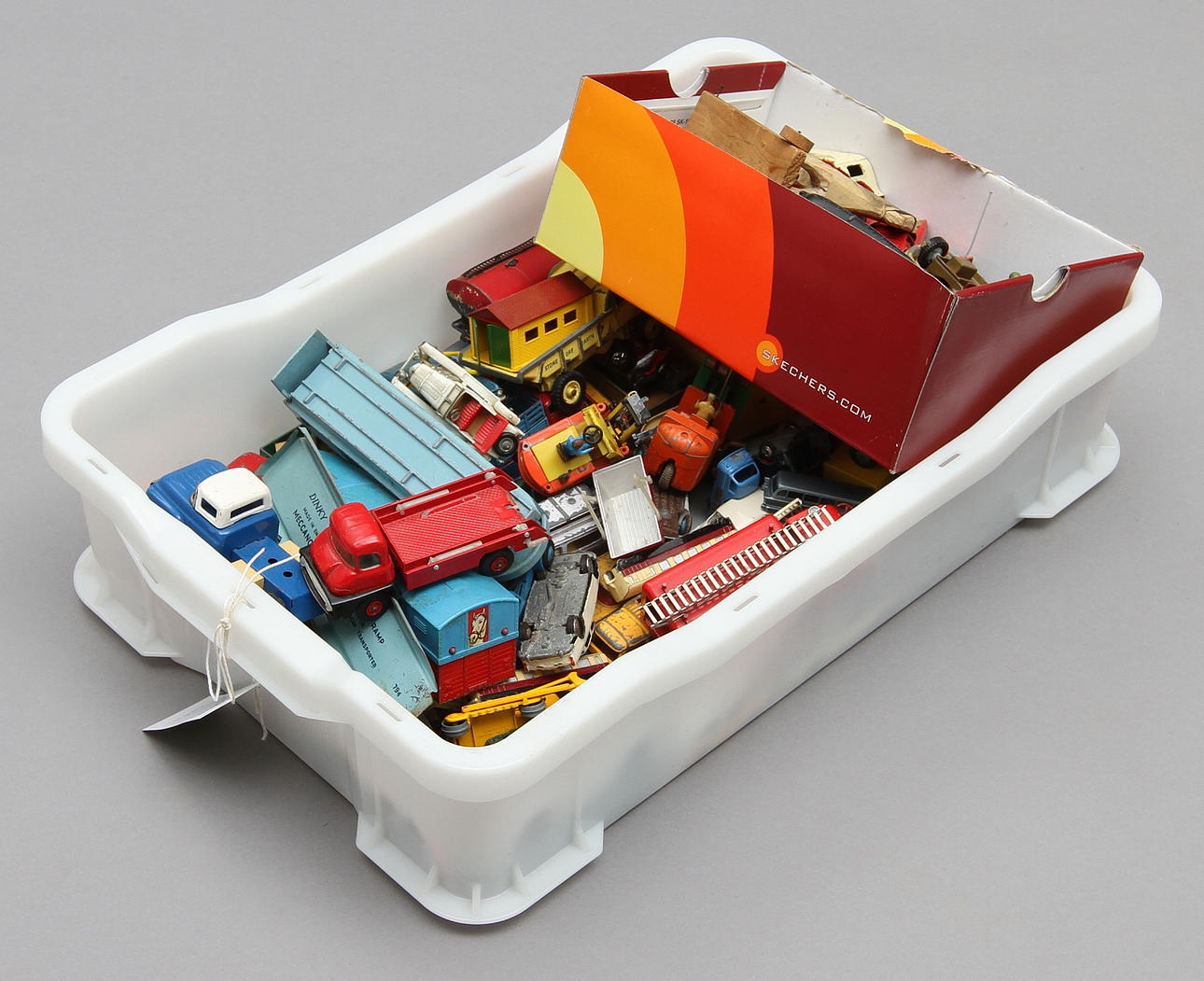 PARTI LEKSAKSBILAR. Dinky Toys mm.