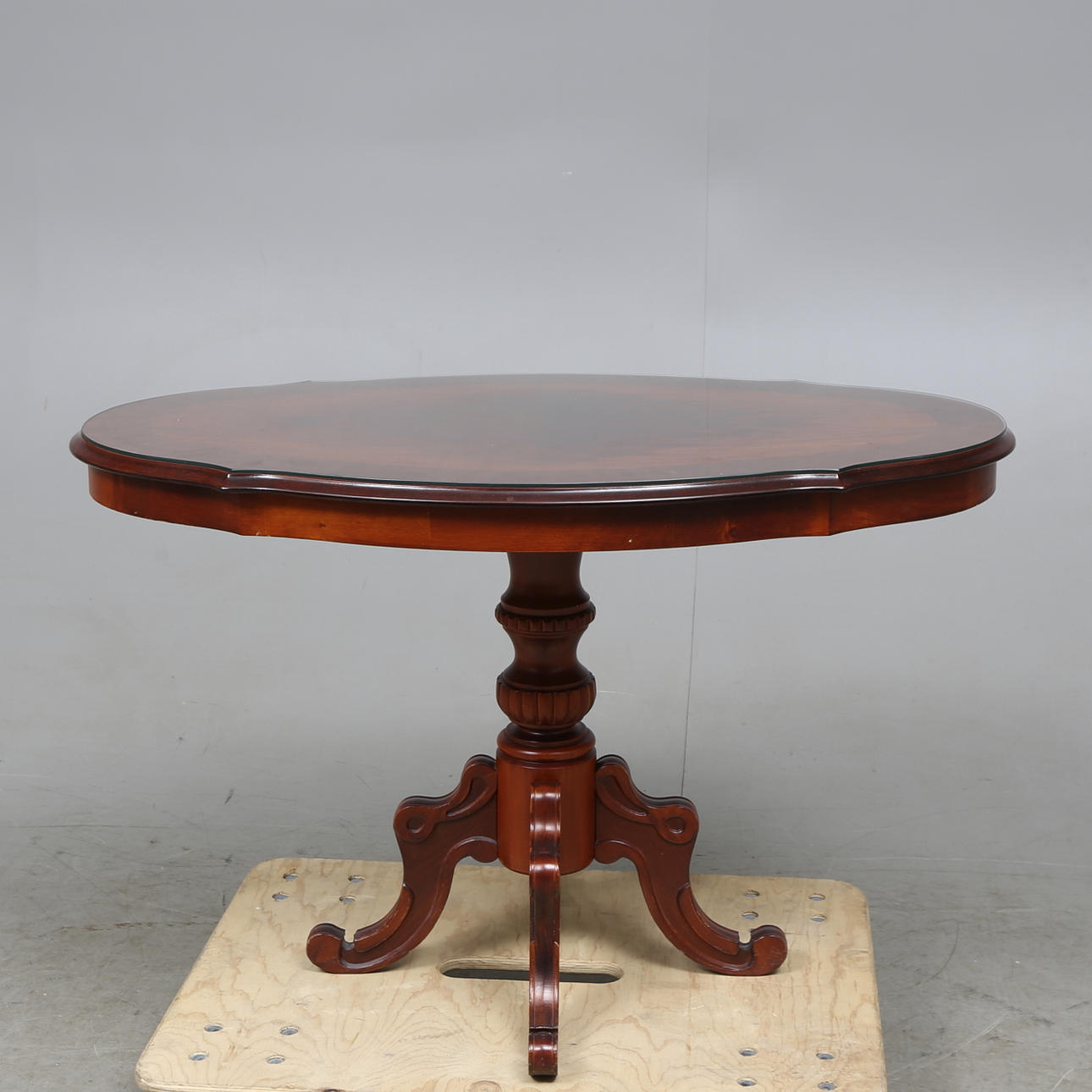 SALONGSBORD, 1900-tal.