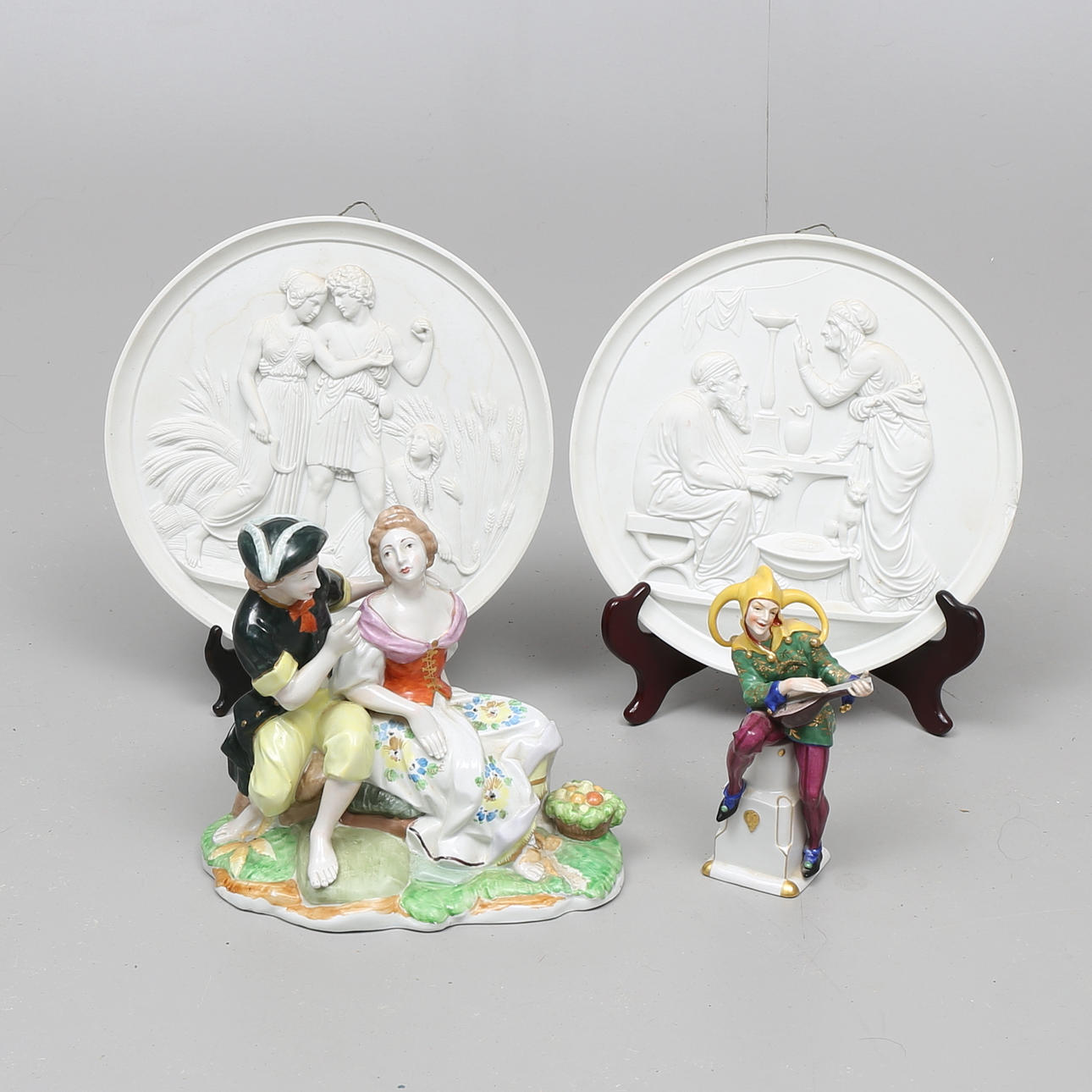 VÄGGRELIEFER, 2 st samt FIGURINER, 2 st, Katzhütte Thuringia, Bing & Gröndahl.